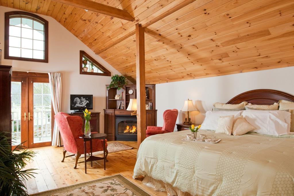Stonecroft Country Inn Ledyard Center Room photo
